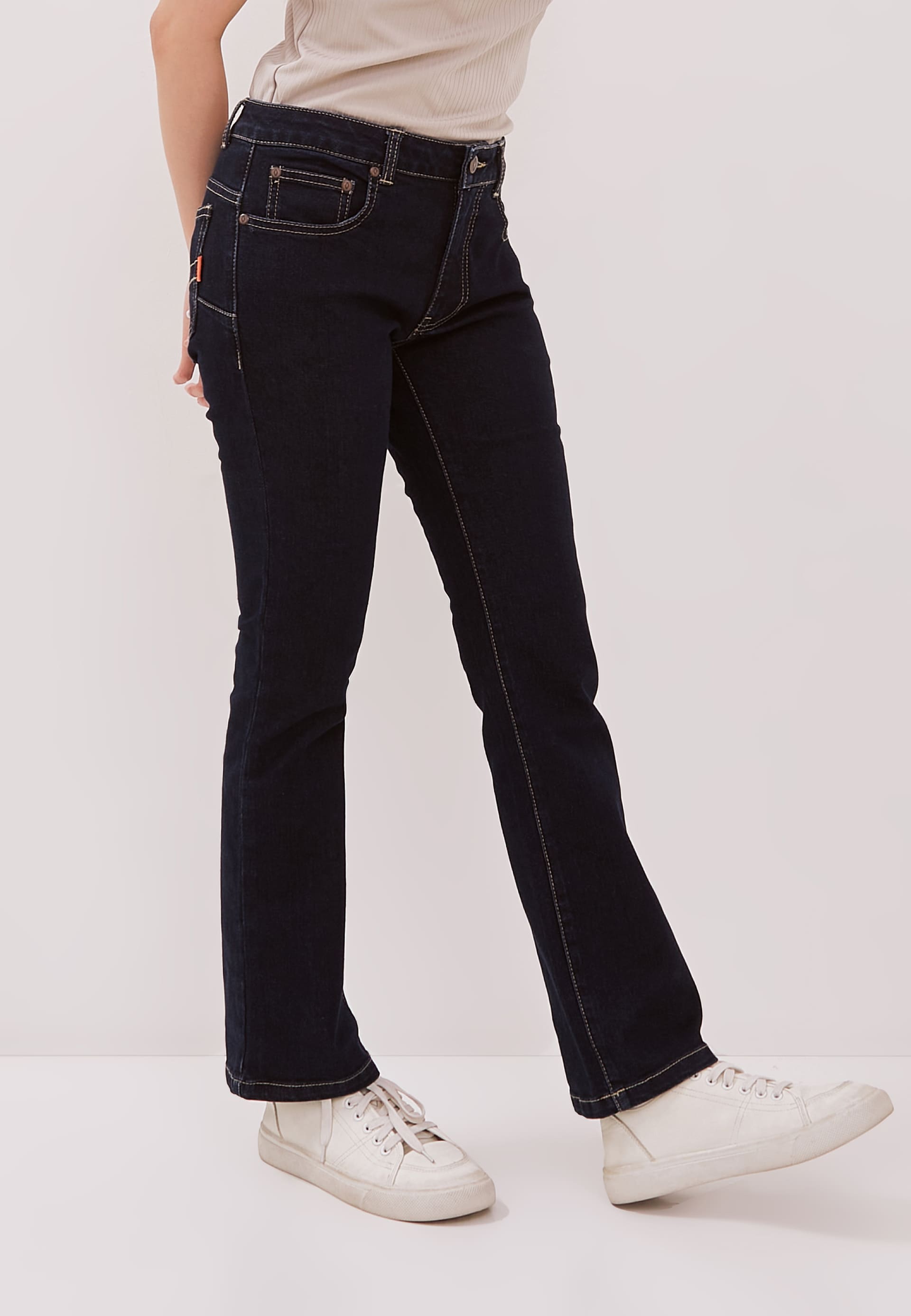 DUST Celana Mid Rise Bootcut Jeans Laira Medium Dark Blue (D. 31308)