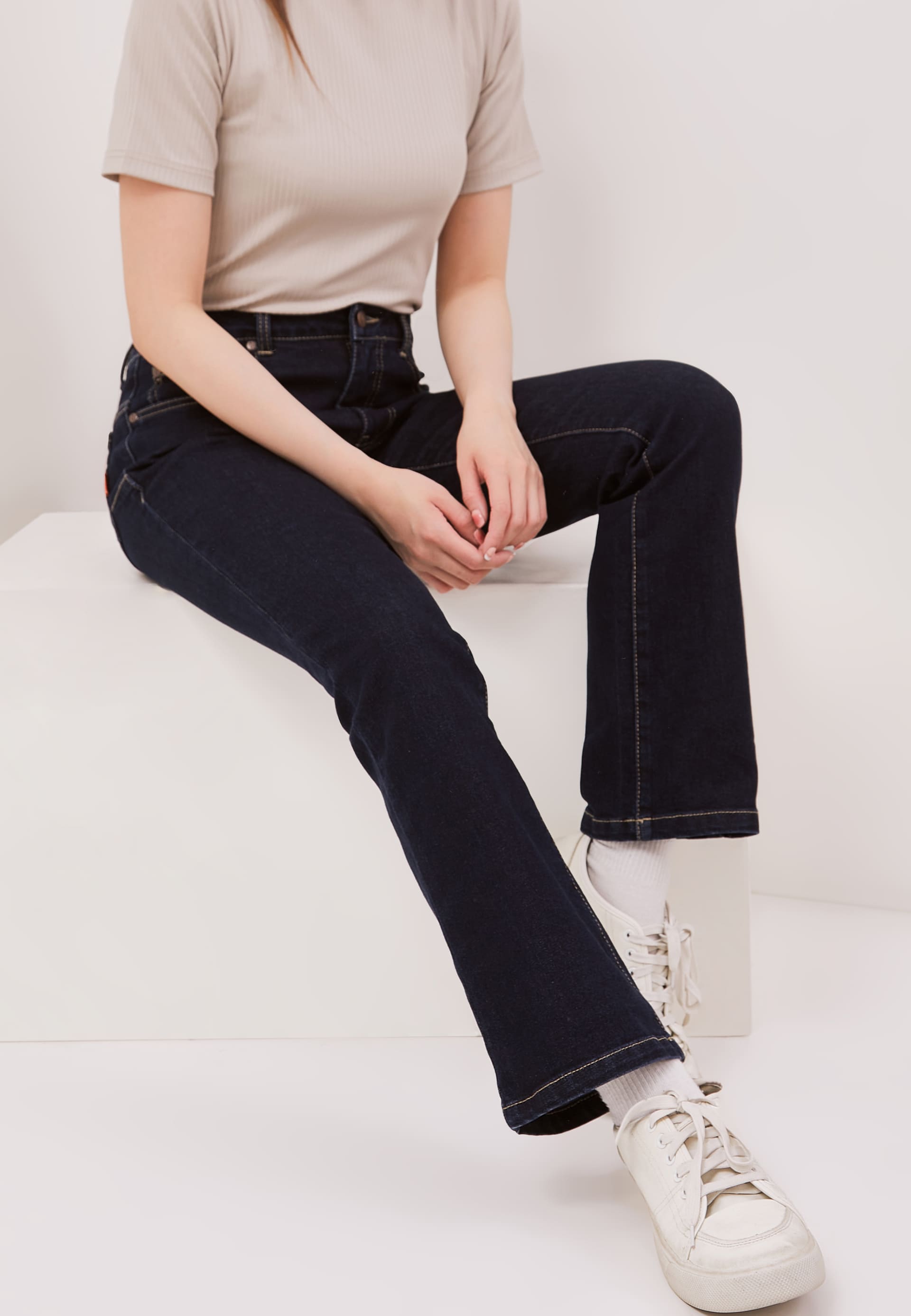 DUST Celana Mid Rise Bootcut Jeans Laira Medium Dark Blue (D. 31308)