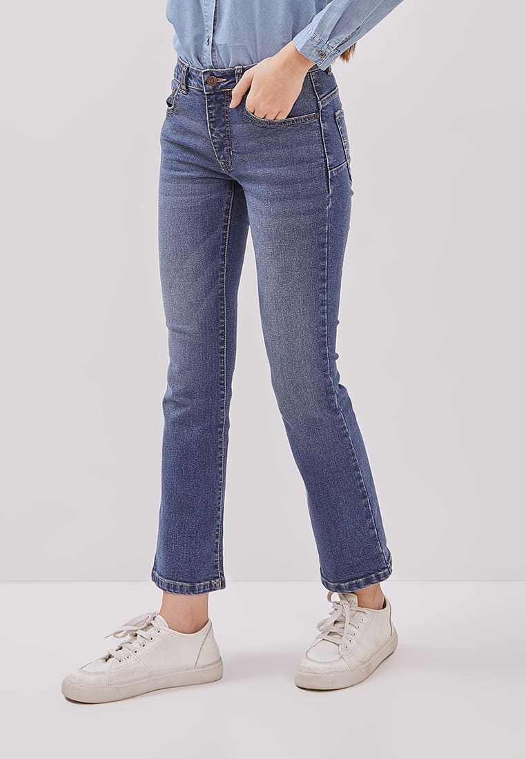DUST Celana Mid Rise Bootcut Jeans Laira Medium Light Blue (D. 31307)