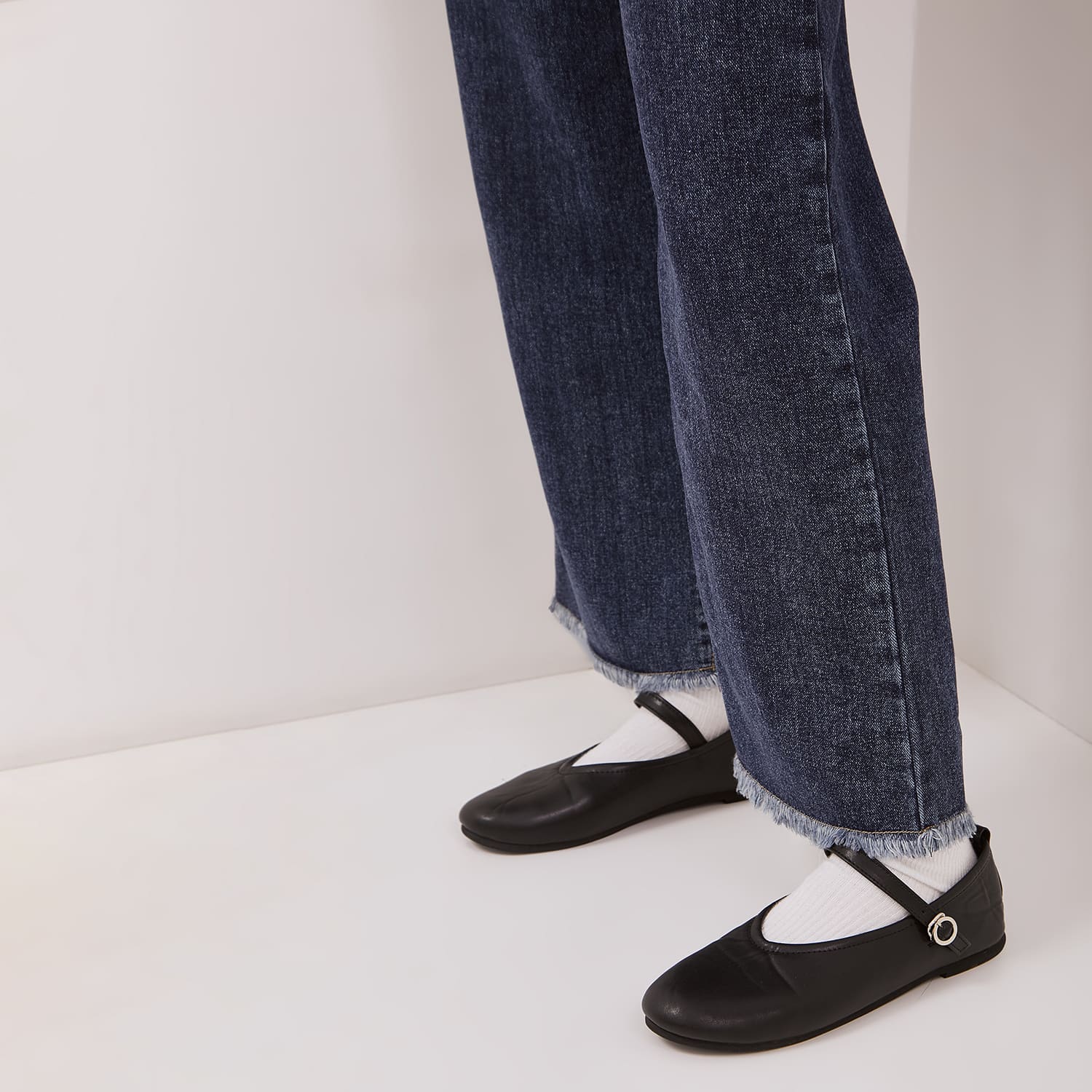 DUST Celana Baggy Wide Leg Unfinished Jeans Dalihara Medium Dark Blue (D.39128)