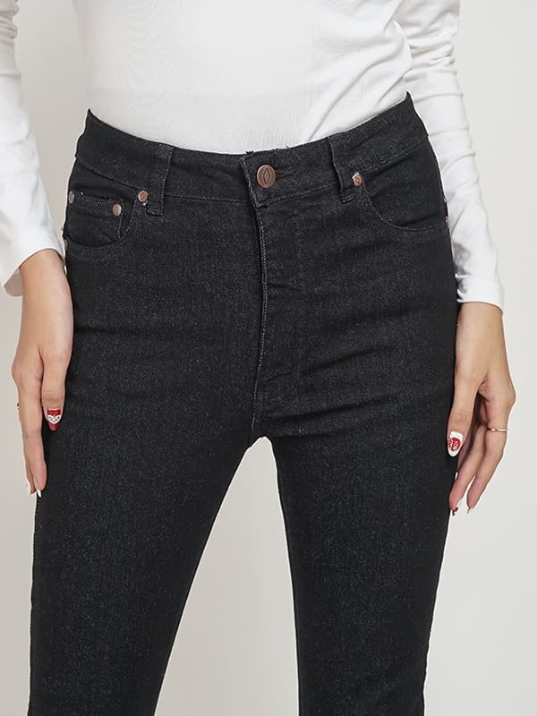 DUST Celana High Rise Bootcut Jeans Kalula Black Denim (D. 31301-BC)