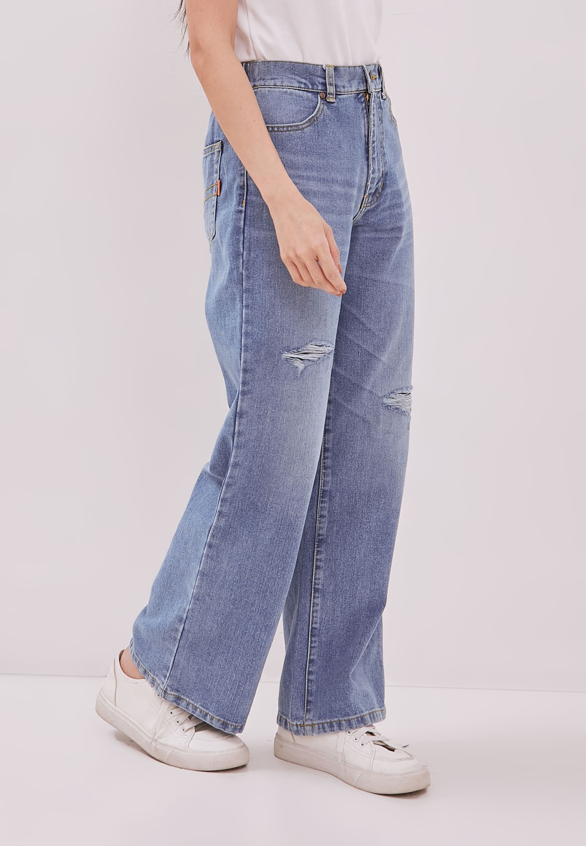 DUST Celana High Loose Jeans Sinra Light Blue Comfease (D. 39122)