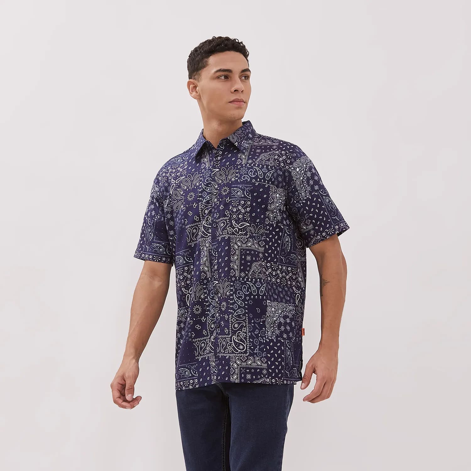 DUST Kemeja Rio Abstrak Navy (DM. 1439)