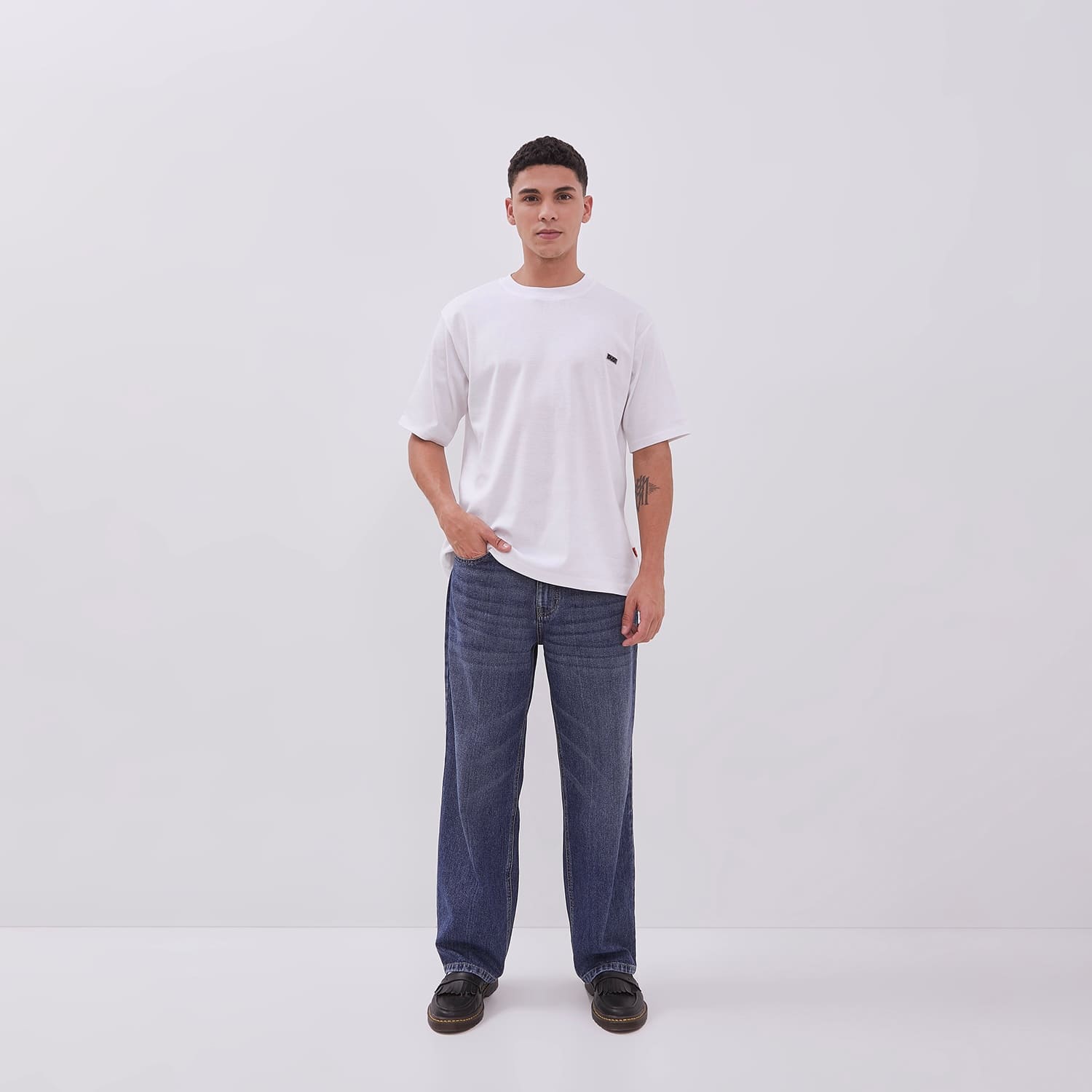 DUST Kaos Kio Putih (DM.7455)
